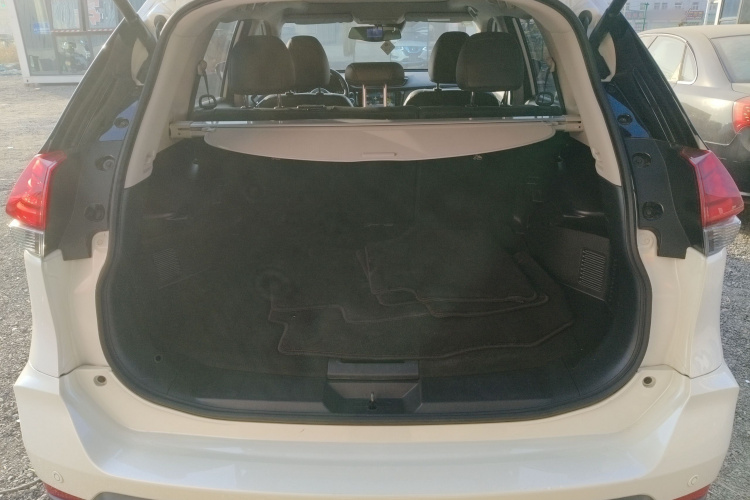 日产 奇骏 2019款 2.5L CVT智联豪华版 4WD机舱底盘23