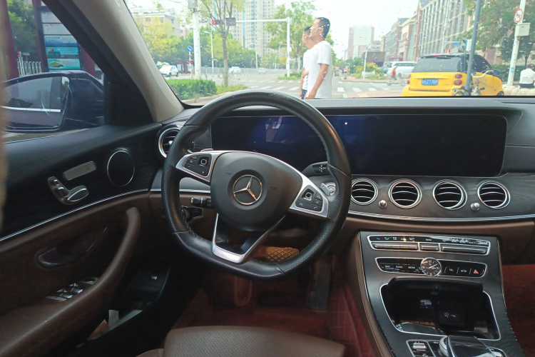 奔驰E级 2016款 E 200 L 运动型局部细节13