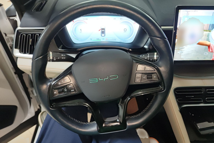 比亚迪 宋PLUS新能源 2023款 冠军版 DM-i 110KM 旗舰型中控内饰13