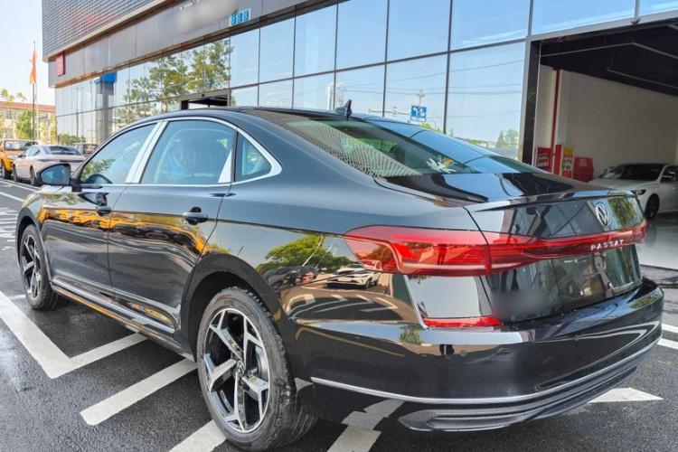大众 帕萨特 2025款 出众款 330TSI 精英版车身外观6002