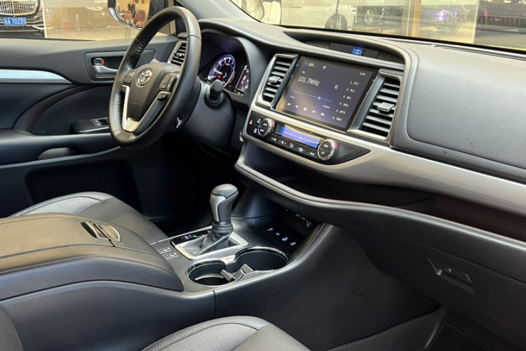 丰田 汉兰达 2021款 2.0T 四驱豪华版 7座局部细节18