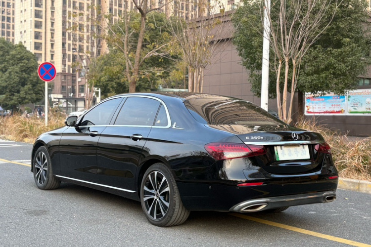 奔驰E级新能源 2022款 E 350 e L 插电式混合动力轿车车身外观6004