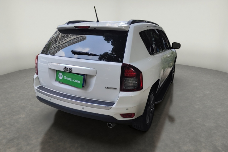 Jeep 指南者(进口) 2013款 2.0L 两驱豪华版车身外观7