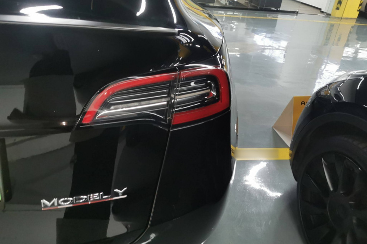 特斯拉 Model Y 2023款 高性能全轮驱动版车身外观9