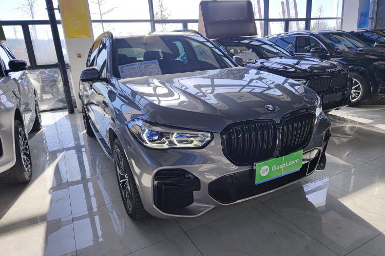 宝马X5 2022款 xDrive 30Li 尊享型M运动套装车身外观3