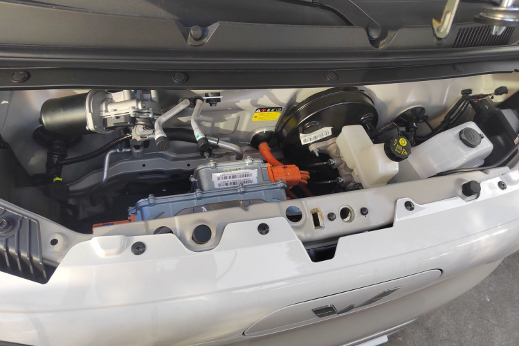 五菱汽车 宏光MINIEV 2024款 第三代 215km 青春版机舱底盘24