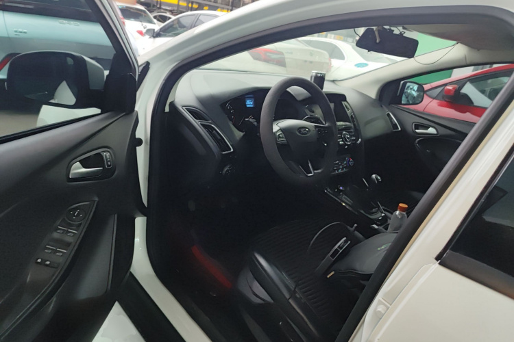 福特 福克斯 2017款 两厢 EcoBoost 125 手动超能风尚型智行版中控内饰20