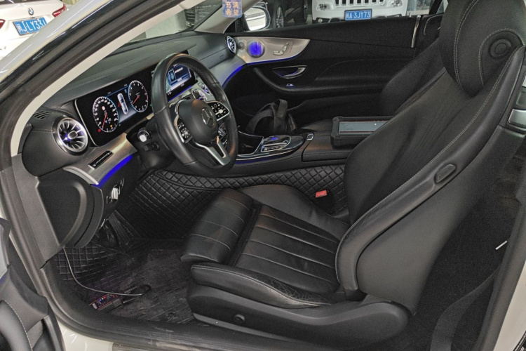 奔驰E级(进口) 2019款 E 200 轿跑车中控内饰19