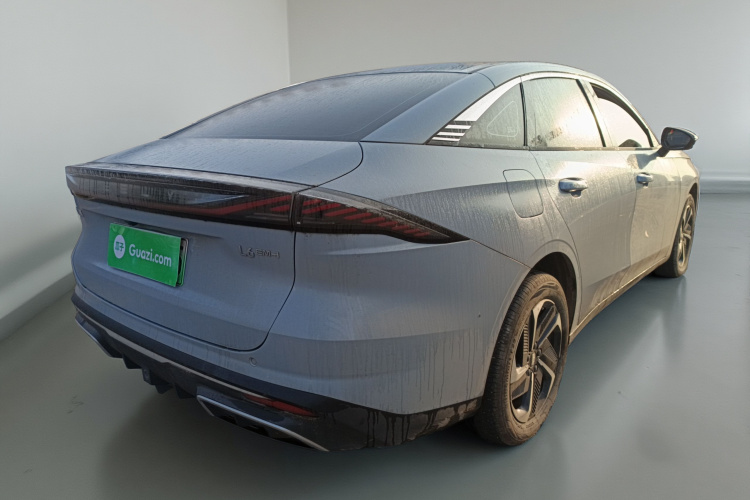 吉利银河 银河L6 2025款 EM-i 140km 探索+版车身外观7