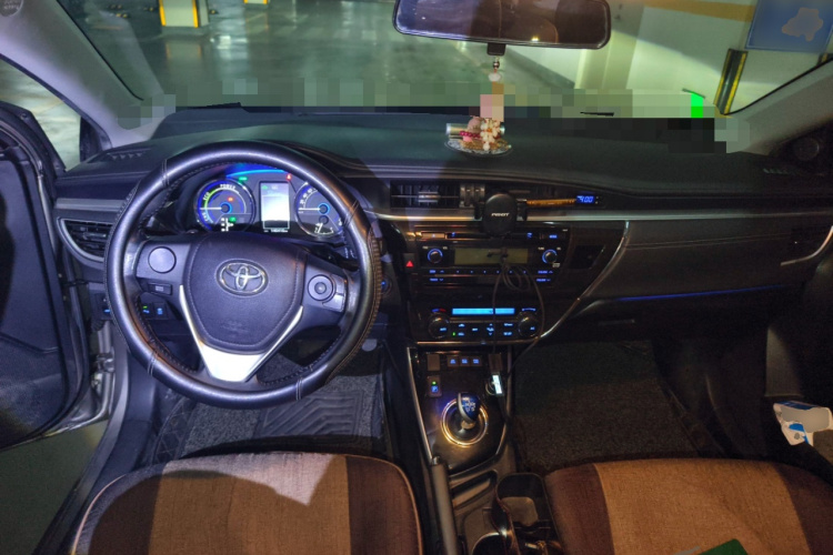 丰田 卡罗拉 2016款 双擎 1.8L E-CVT精英版中控内饰12