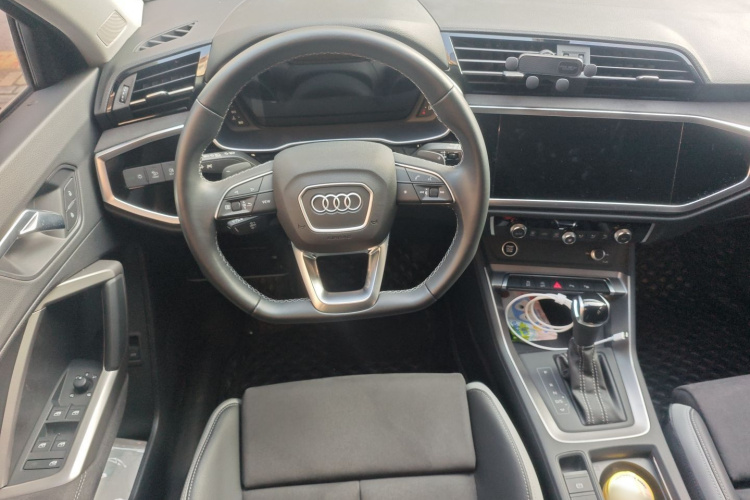 奥迪Q3 2022款 35 TFSI 时尚动感型中控内饰13