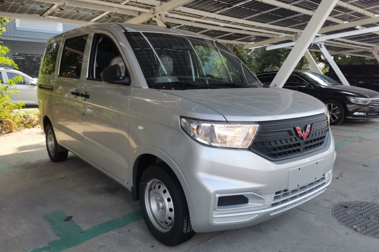 五菱汽车 五菱宏光V 2022款 1.5L劲取版电动助力LAR车身外观3