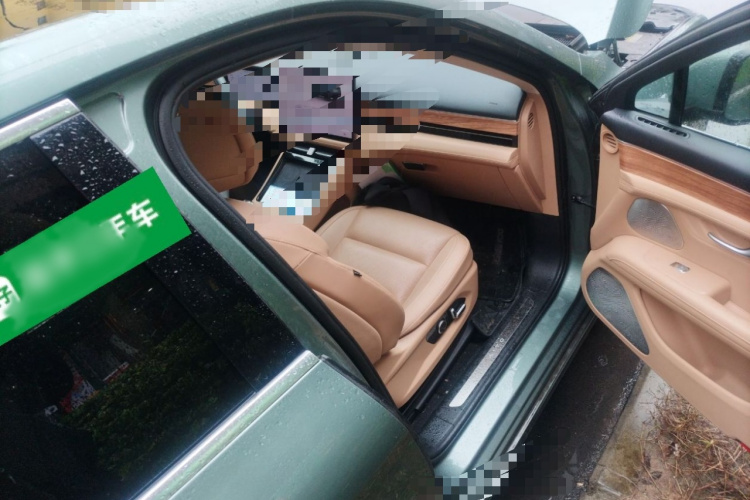 鸿蒙智行 问界M5 2023款 增程四驱智驾版局部细节9005