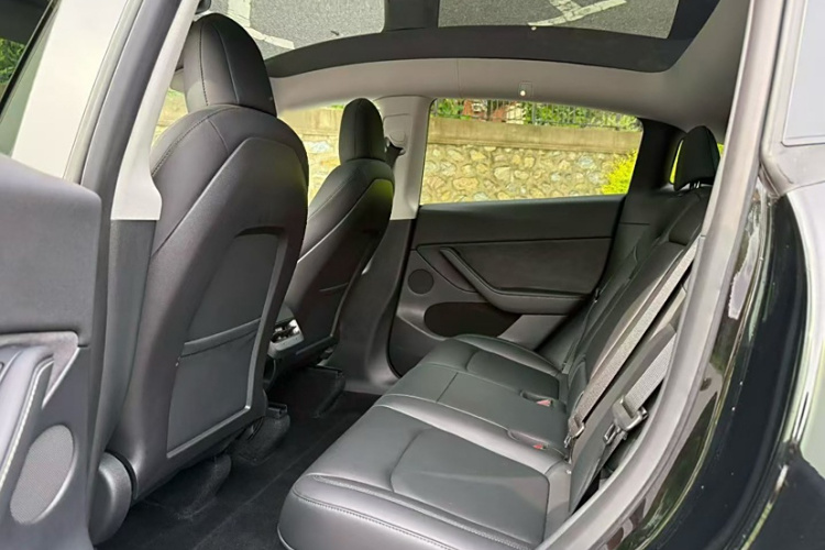 特斯拉 Model Y 2021款 标准续航后驱版中控内饰7002
