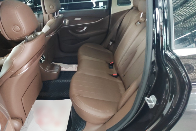 奔驰E级 2023款 改款 E 300 L 时尚型中控内饰21