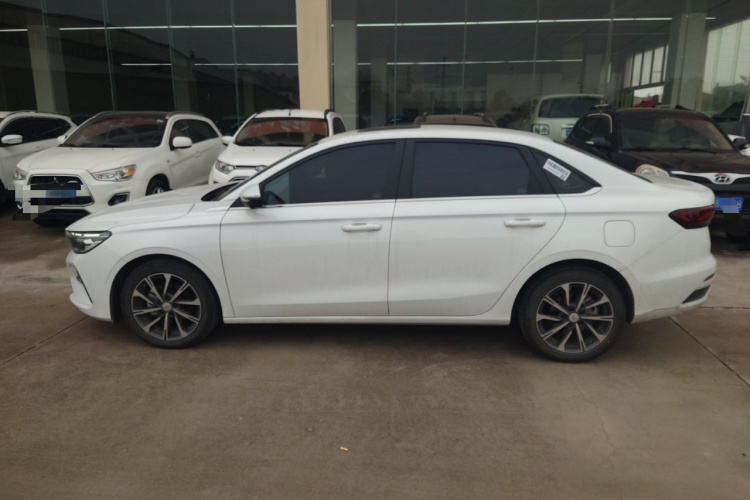 吉利汽车 帝豪 2025款 第4代 1.5L CVT尊贵型车身外观4