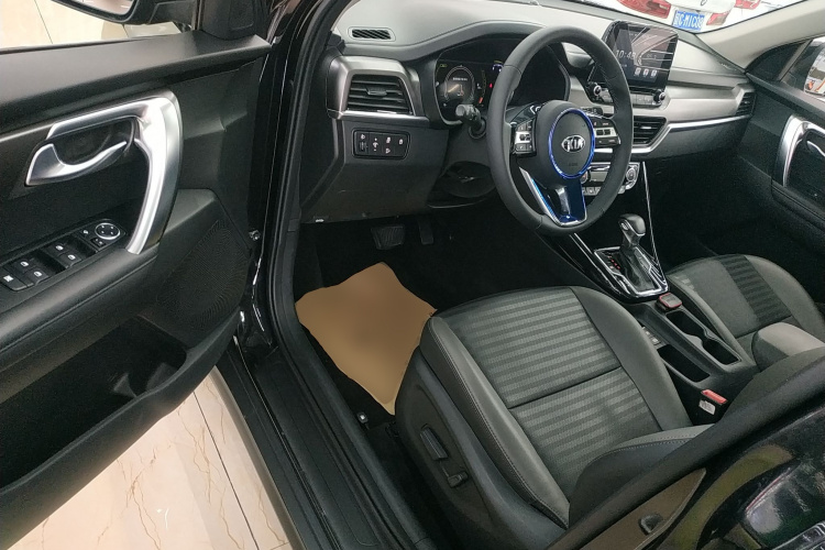 起亚 智跑 2018款 2.0L 自动智享豪华版 国V中控内饰7003