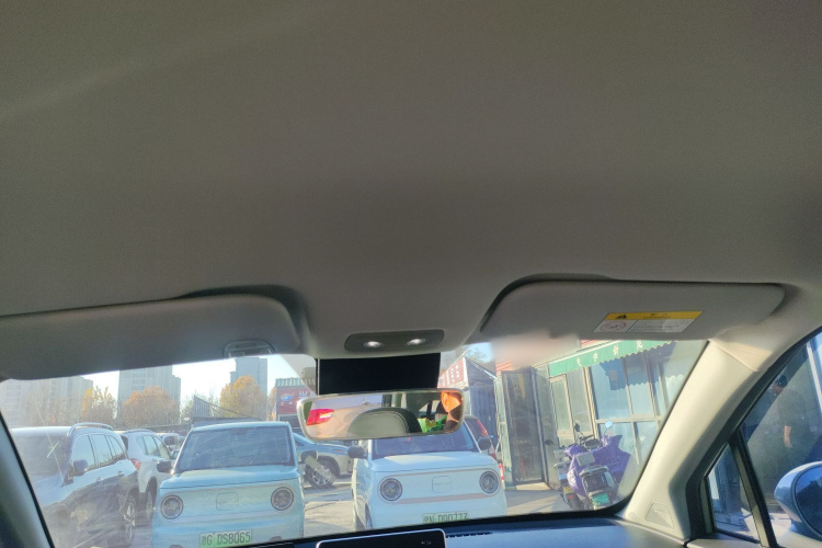 哪吒汽车 哪吒V 2022款 潮 300 Lite 三元锂局部细节22