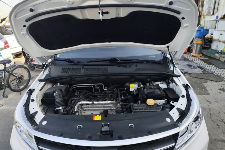 宝骏730 2021款 1.5T CVT时尚型 7座机舱底盘24