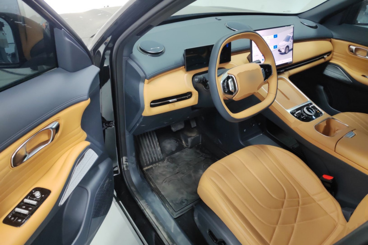 吉利银河 银河星舰7 EM-i 2025款 120km 启航+版中控内饰20