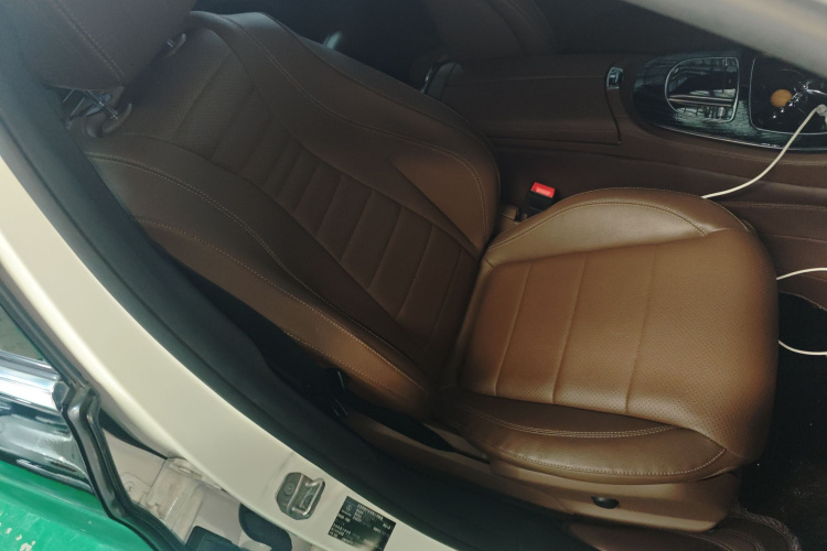 奔驰E级 2021款 改款 E 300 L 运动时尚型局部细节41