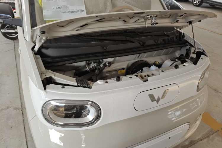 五菱汽车 宏光MINIEV 2024款 第三代 215km 青春版机舱底盘24