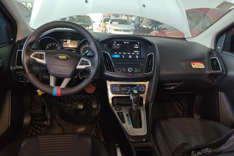 福特 福克斯 2018款 三厢经典 EcoBoost 180 自动精英型中控内饰12