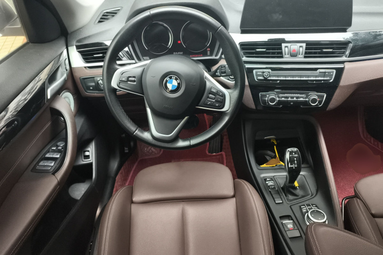 宝马X1 2021款 sDrive20Li 时尚型中控内饰13