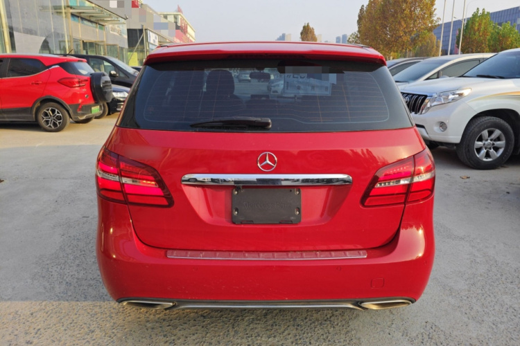 奔驰B级 2015款 B 200 时尚型车身外观6