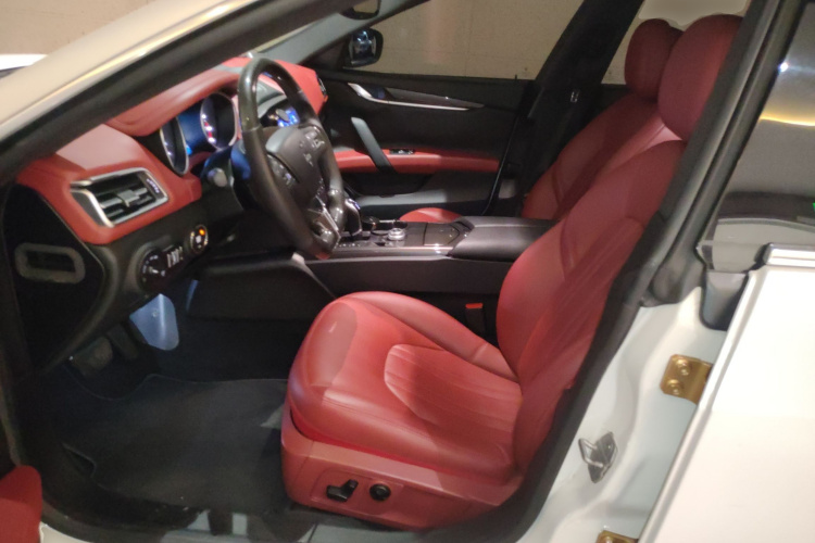 玛莎拉蒂 Ghibli 2018款 改款 3.0T 标准版中控内饰19