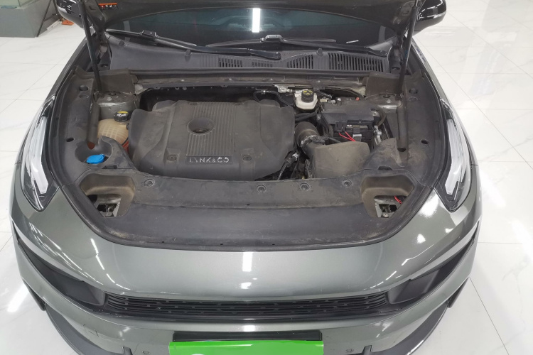 领克03 2022款 2.0TD DCT劲Pro机舱底盘24