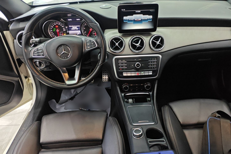 奔驰CLA 2017款 CLA 200 动感型中控内饰7002