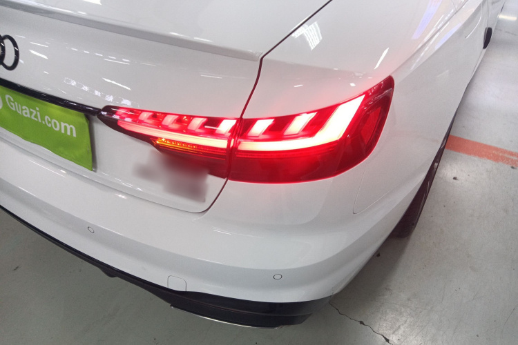 奥迪A4L 2023款 40 TFSI quattro 豪华动感型车身外观9