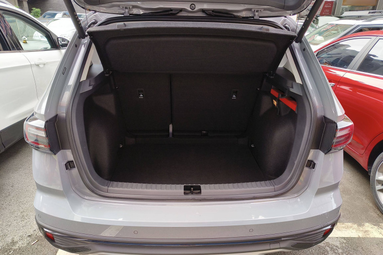 大众 途岳 2024款 300TSI 两驱月尊版机舱底盘23