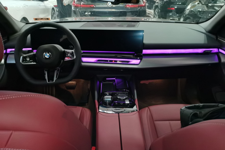 宝马5系 2025款 530Li 领先型 M运动套装中控内饰7002