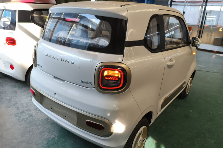 奔腾小马 2026款 222km 伶俐马车身外观7