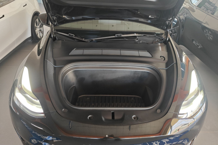 特斯拉 Model Y 2022款 后轮驱动版机舱底盘24