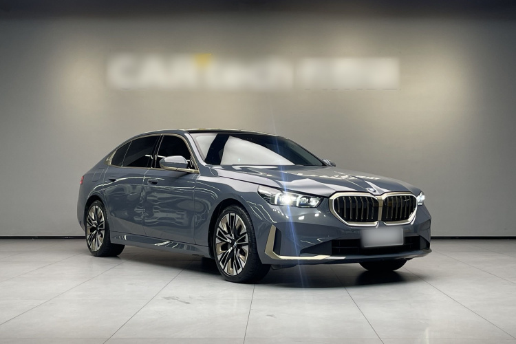 宝马5系 2024款 530Li 尊享型 豪华套装车身外观6002