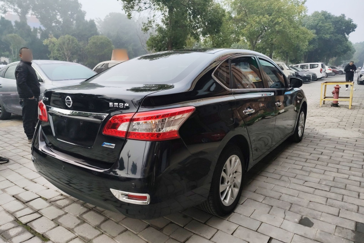 日产 轩逸 2014款 1.6XV CVT尊享版车身外观7