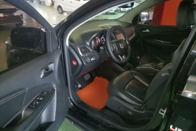 道奇 酷威 2016款 2.4L 两驱旅行版中控内饰7003