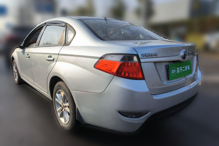 中华H330 2013款 1.5L 手动舒适型车身外观5