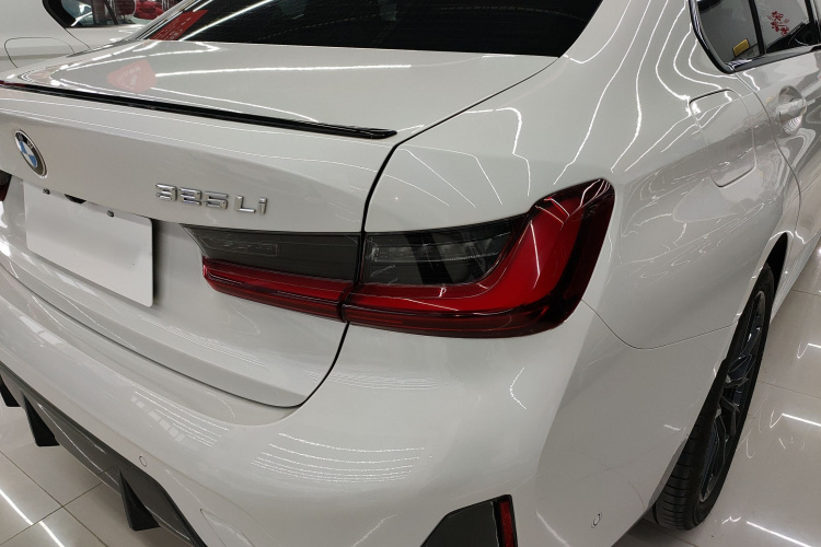 宝马3系 2024款 325Li M运动曜夜套装车身外观9