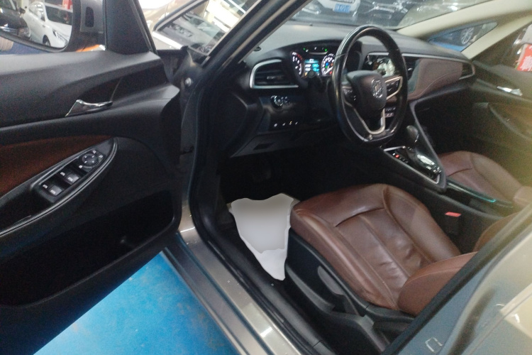 别克GL6 2018款 18T 6座尊贵型中控内饰20