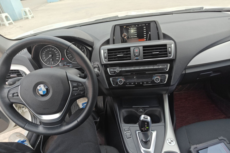 宝马1系(进口) 2015款 120i 领先型中控内饰12