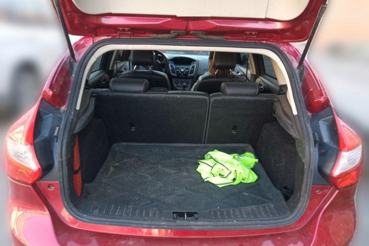 福特 福克斯 2012款 两厢 1.6L 手动舒适型中控内饰23