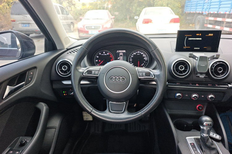 奥迪A3 2016款 Sportback 35 TFSI 领英型中控内饰13