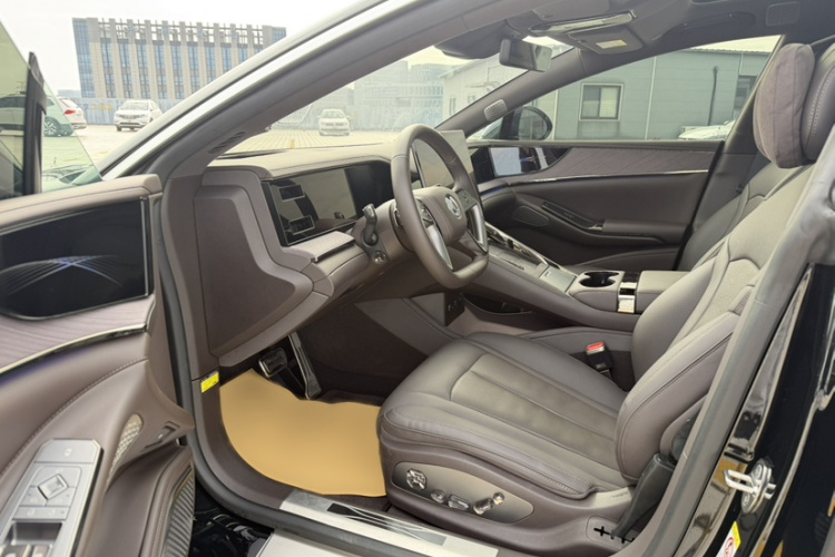 腾势Z9 2024款 1100km 四驱Ultra版中控内饰7004