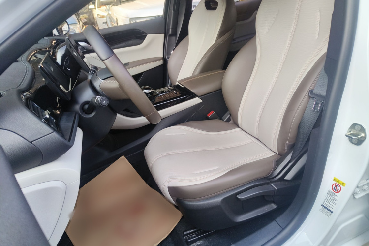 比亚迪 秦PLUS 2024款 荣耀版 DM-i 55KM领先型局部细节19