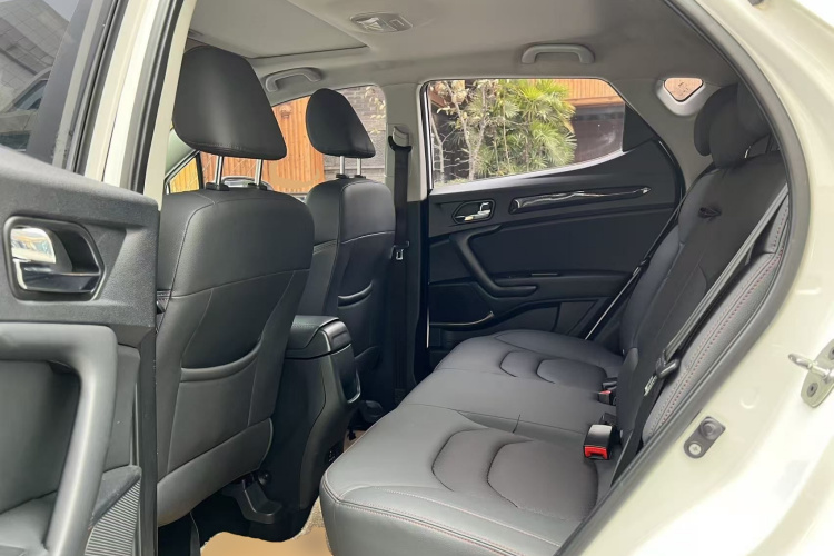 江汽集团 瑞风S3 2017款 1.6L CVT豪华智能型中控内饰7004