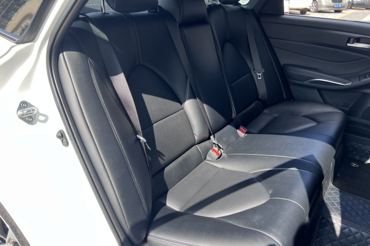 丰田 亚洲龙 2023款 2.0L 进取版中控内饰7008